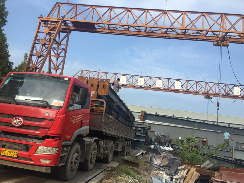 鋼構件裝車出庫