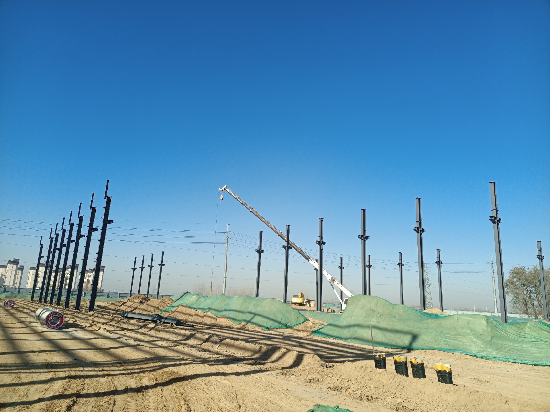 鋼結構立柱施工，衡水鋼結構廠家，衡水鋼結構廠，衡水鋼結構廠房，衡水廠房車間加工，金鼎鋼構，衡水鋼結構加工廠，金鼎鋼結構，激光切割加工鋼結構，機械手焊接鋼結構