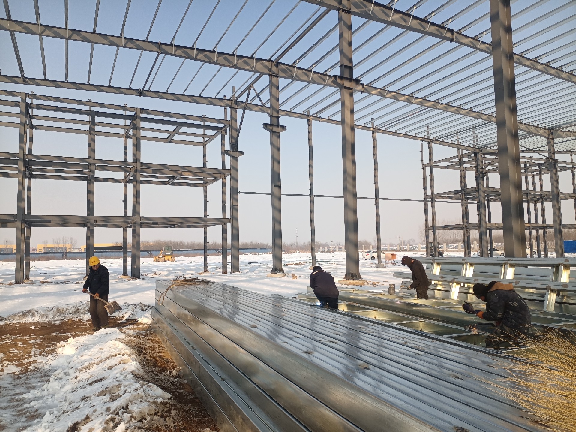 衡水鋼結(jié)構(gòu)，鋼結(jié)構(gòu)加工廠，鋼結(jié)構(gòu)廠家，鋼結(jié)構(gòu)廠房，金鼎鋼構(gòu)，雪地工地，焊窗口