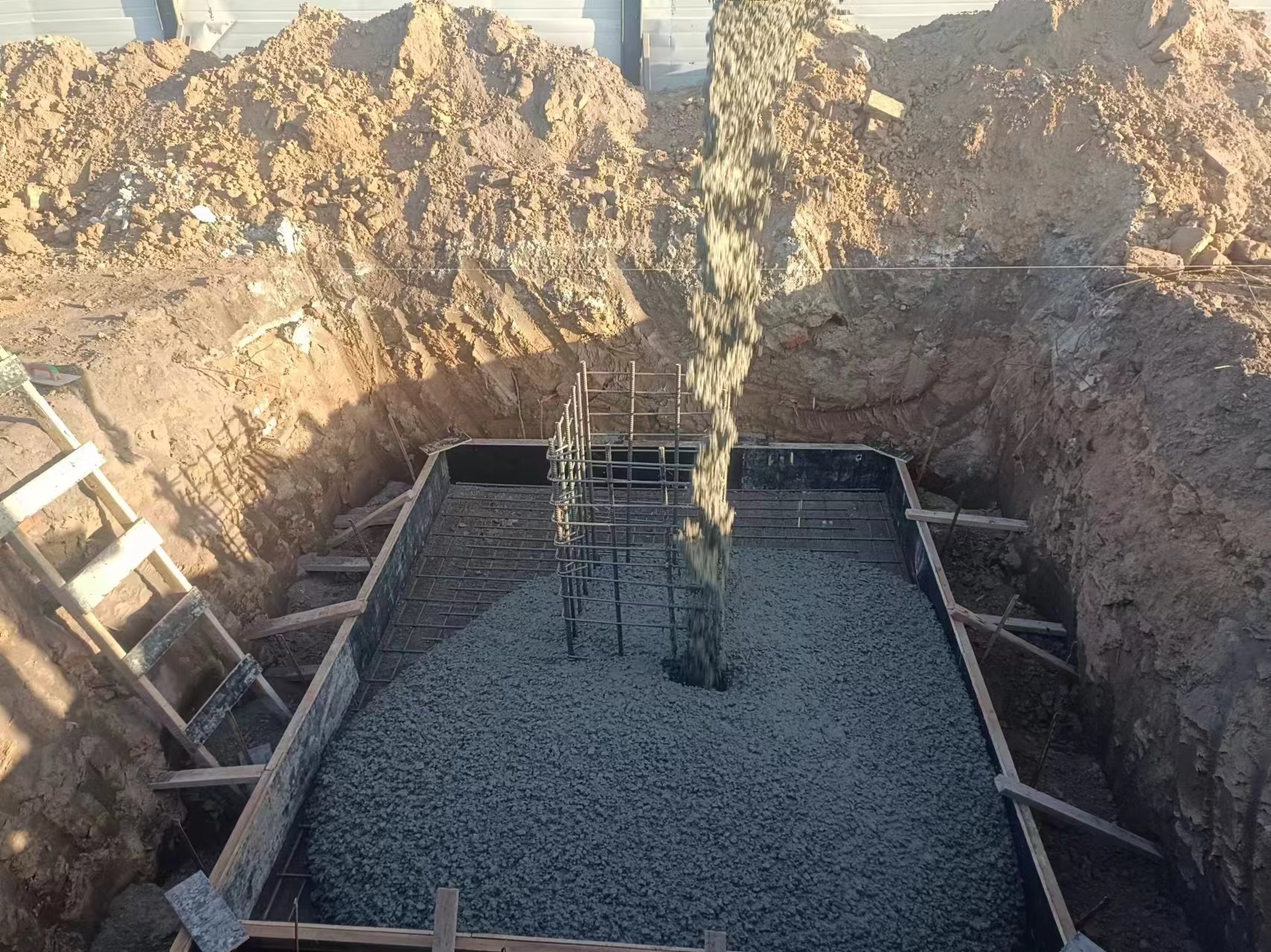 鋼結(jié)構(gòu)廠房獨(dú)立基礎(chǔ) 基礎(chǔ)墩施工 衡水鋼結(jié)構(gòu)車間.jpg