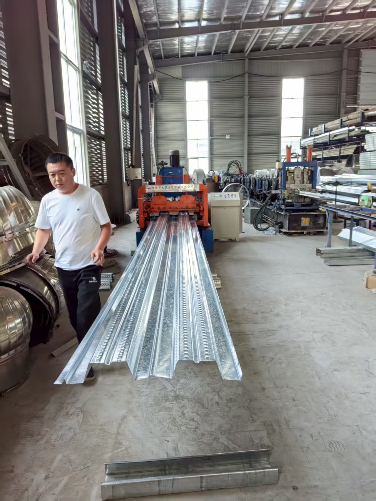 樓承板1.墻檁條、熱鍍鋅方管、衡水鋼構(gòu)加工、方管加工、鋼構(gòu)加工、金鼎鋼構(gòu)13131801767