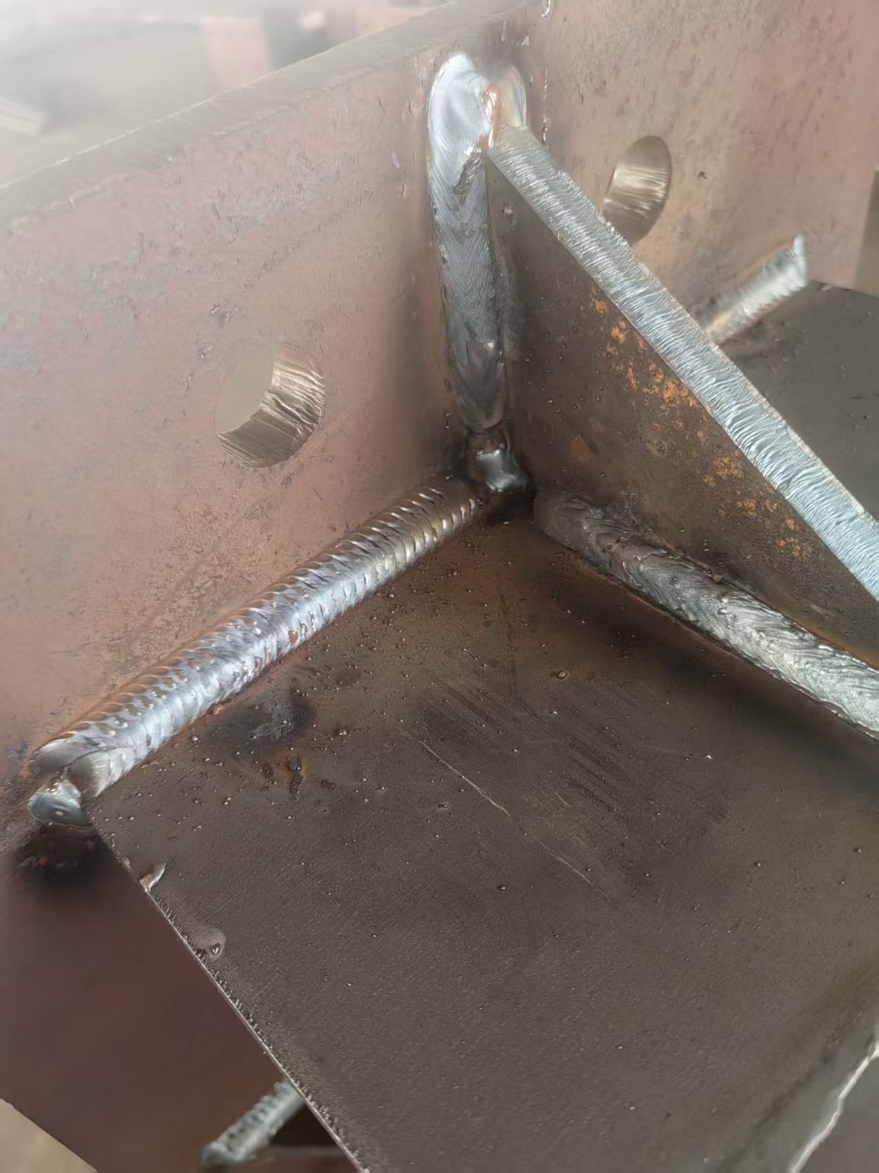 衡水鋼結構加工、機械手自動化焊接加工、鋼結構加工13131801767、衡水金鼎鋼構、焊縫、鋼構焊接加工、焊接加工訂單、焊接加工13131801767