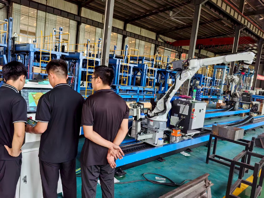 機(jī)器人全自動(dòng)焊接